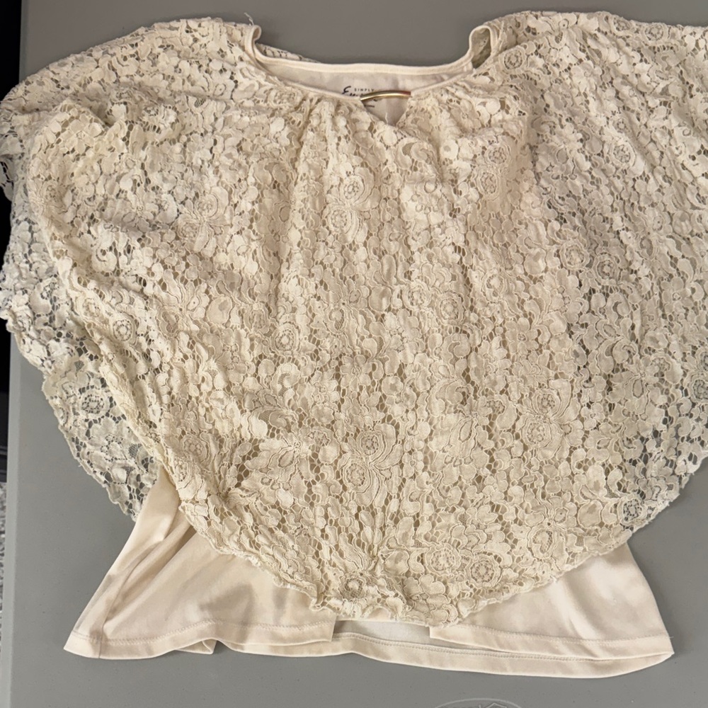 Simply Emma Cream Lace Blouse Layered top with gold accent size 2x